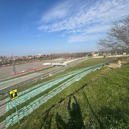 La Rivazza - Autodromo- Private Parking Apartment Imola